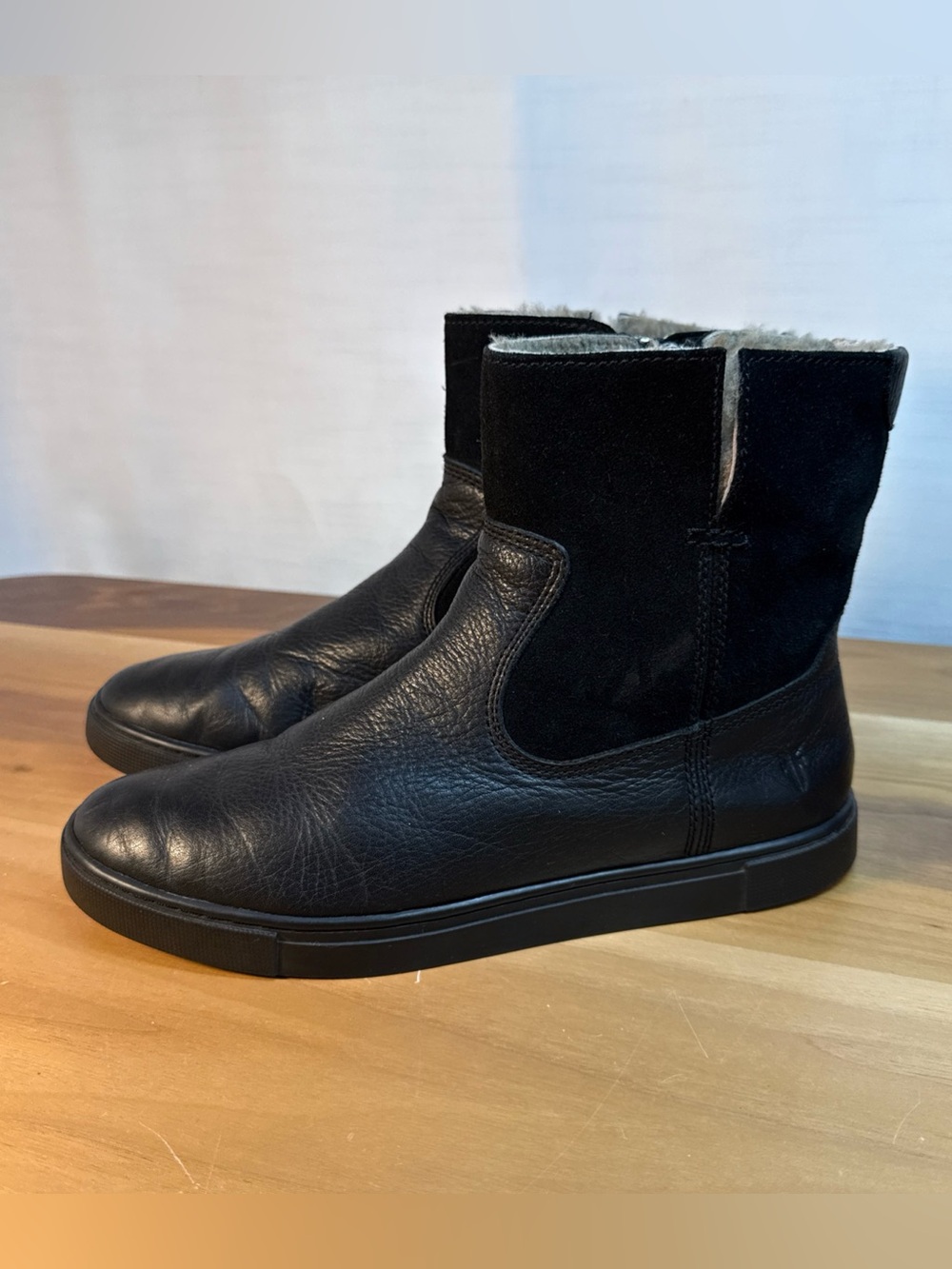 Frye Gemma Short Black Leather Boots Sz 7.5M 720043 Side Zip Shearling Lining